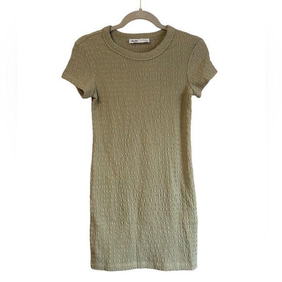 NWT ELODIE SHORT SLEEVE TEXTURED DRESS - Picture 3 of 5
